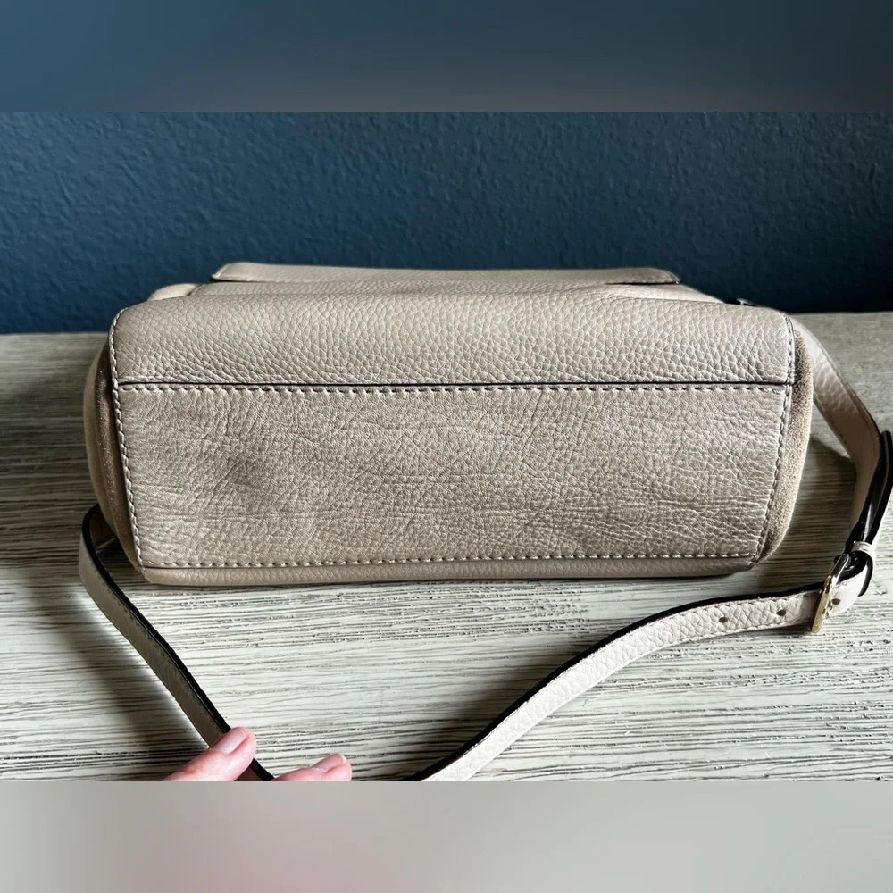 ♠️Kate Spade♠️ Light Beige Leather Crossbody Bag